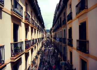 Pros And Cons Of Staying In Serviced Apartments While Travelling